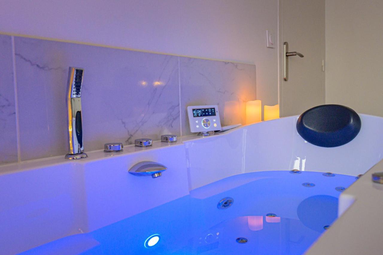 Cinema & Jacuzzi Aux Etoiles - Casabianca Suite サン・テティエンヌ エクステリア 写真