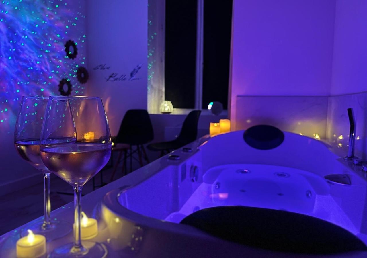 Cinema & Jacuzzi Aux Etoiles - Casabianca Suite サン・テティエンヌ エクステリア 写真