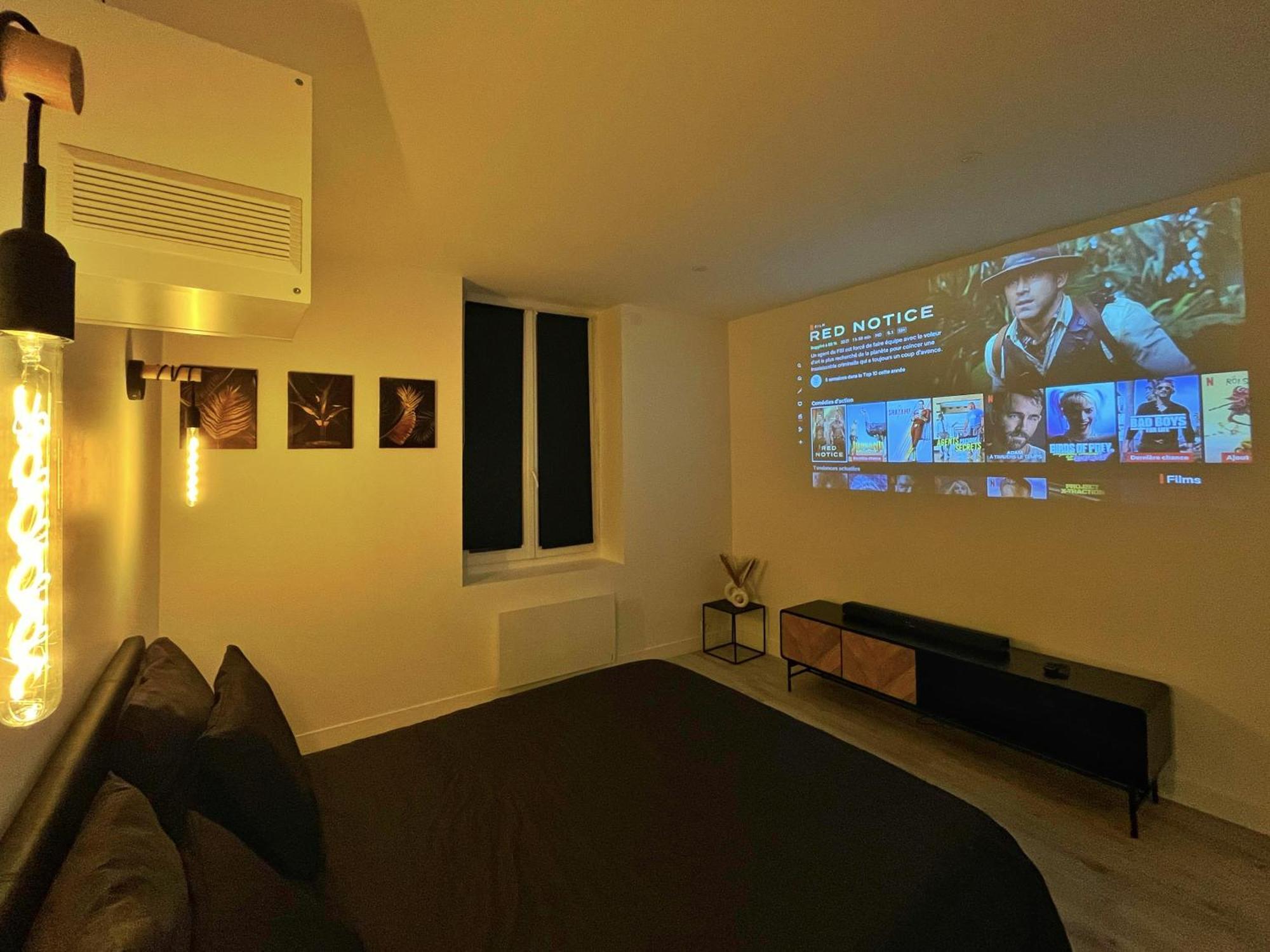 Cinema & Jacuzzi Aux Etoiles - Casabianca Suite サン・テティエンヌ エクステリア 写真